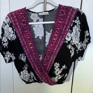 Cropped Flowy Pattern Shirt Sleeve Top size XS